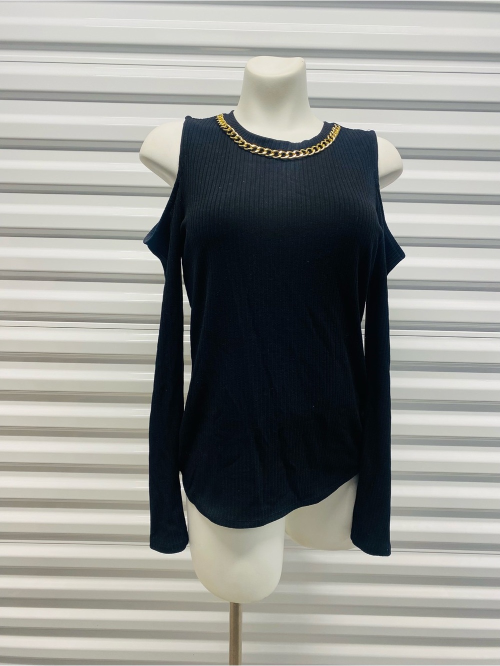 INC International Concepts Black Cold-Shoulder Ribbed Top with Gold Chain